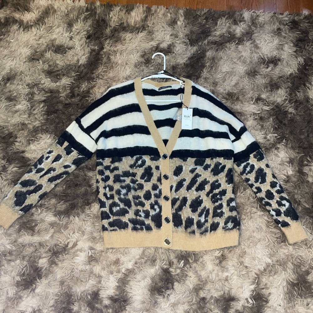 Women’s guess cardigan size medium NWT